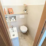 Ilic - Spacious 3 Bedroom Units - Easy Access & Private Carport Apartman Zára