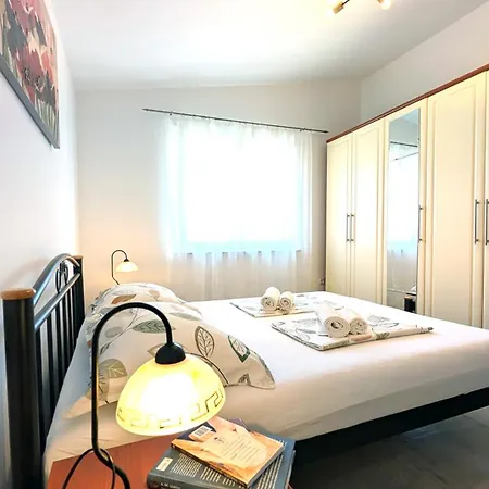 Ilic Apartments - Spacious 3 Bedroom Units - 5 Min Drive To Old Town, Carport Access דירה *