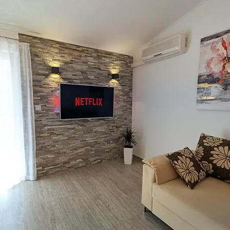 דירה Ilic Apartments - Spacious 3 Bedroom Units - 5 Min Drive To Old Town, Carport Access זאדאר