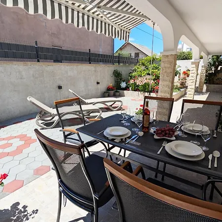 Ilic Apartments - Spacious 3 Bedroom Units - 5 Min Drive To Old Town, Carport Access דירה זאדאר