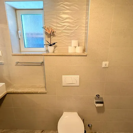 Ilic Apartments - Spacious 3 Bedroom Units - 5 Min Drive To Old Town, Carport Access * זאדאר