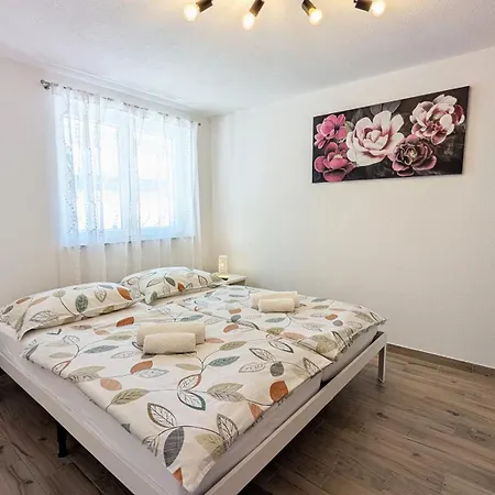 Ilic Apartments - Spacious 3 Bedroom Units - 5 Min Drive To Old Town, Carport Access