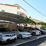 Ilic - Spacious 3 Bedroom Units - Easy Access & Private Carport * Задар
