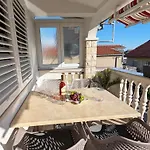 Ilic - Spacious 3 Bedroom Units - Easy Access & Private Carport * Задар