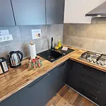 Ilic - Spacious 3 Bedroom Units - Easy Access & Private Carport *
