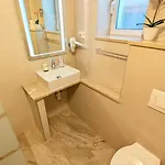 Ilic - Spacious 3 Bedroom Units - Easy Access & Private Carport Апартаменти Задар