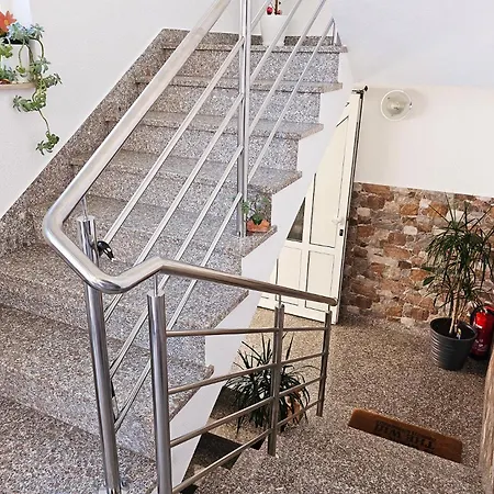 Easy Zadar Acces - 3Br & Balcony Or Terrace Units -Carport -Bbq -Ac *