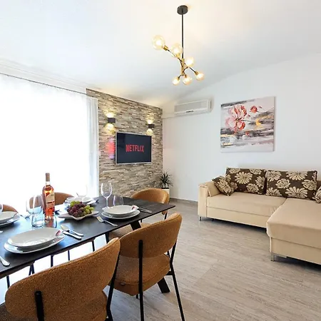 Modern 3br In With Balcony Or Terrace, Free Parking & Ac * Задар