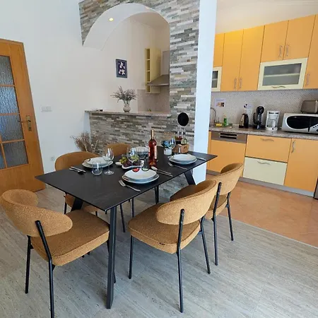 Апартаменты Modern 3br In With Balcony Or Terrace, Free Parking & Ac *