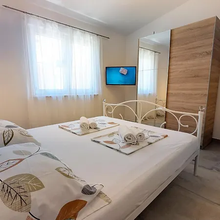 Ilic Apartments - Spacious 3 Bedroom Units - 5 Min Drive To Old Town, Carport Access Appartement Zadar
