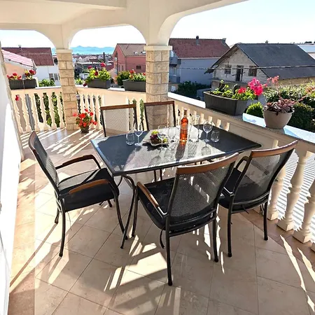 Apartment Modern 3br In With Balcony Or Terrace, Free Parking & Ac Zadar