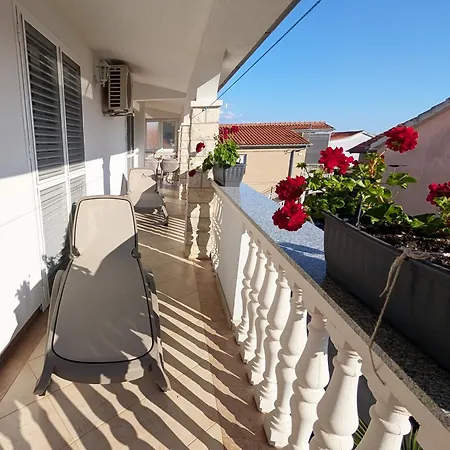 Ilic - Spacious 3 Bedroom Units - Easy Access & Private Carport Апартаменти *