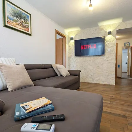 Апартаменты Modern 3br In With Balcony Or Terrace, Free Parking & Ac *
