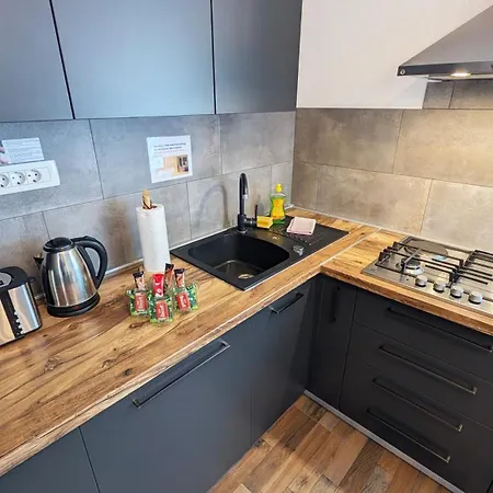 Ilic Apartments - Spacious 3 Bedroom Units - 5 Min Drive To Old Town, Carport Access *