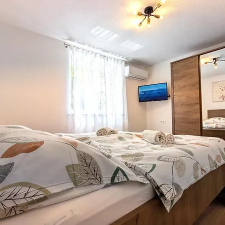 Ilic Apartments - Spacious 3 Bedroom Units - 5 Min Drive To Old Town, Carport Access