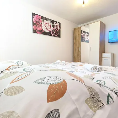 Ilic Apartments - Spacious 3 Bedroom Units - 5 Min Drive To Old Town, Carport Access * Zadar