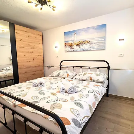 Appartement Ilic Apartments - Spacious 3 Bedroom Units - 5 Min Drive To Old Town, Carport Access *